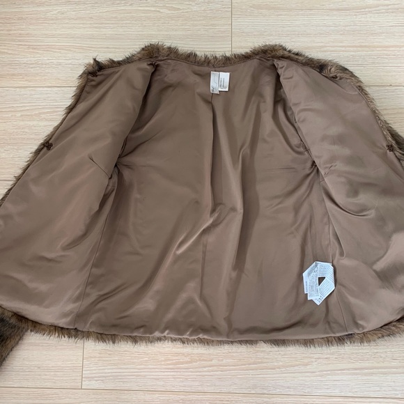 CUTE Faux Fur Jacket - Picture 3 of 3
